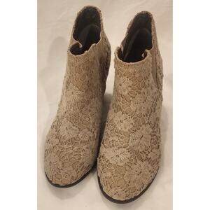 Not Rated Lace Ankle Boots Women’s Size 9